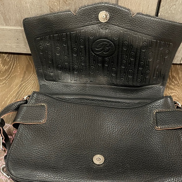 Chic Black Leather Brighton Shoulder Bag with Chain Detail - Picture 3 of 13